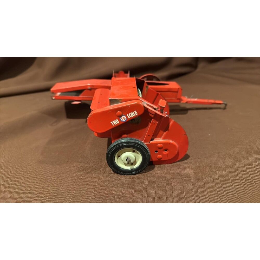 Vintage 1960's Tru Scale Red IH Farmall Square HAy Baler 1/16 Farm Toy